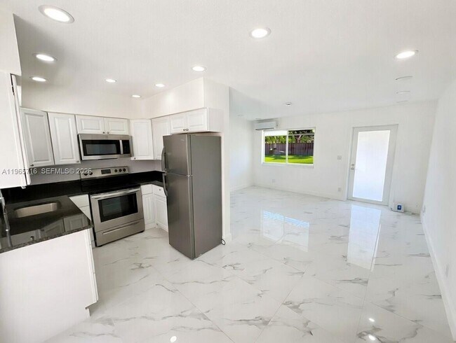 Building Photo - 2308 NW 3rd Ave