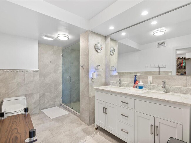 Building Photo - 20335 W Country Club Dr