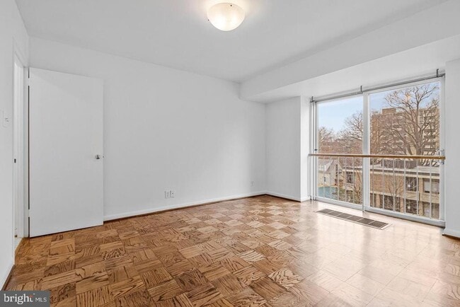 Building Photo - 560 N St SW