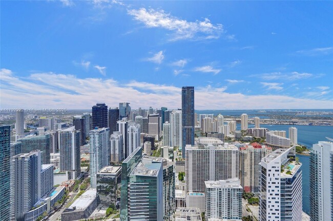 Building Photo - 1425 Brickell Ave