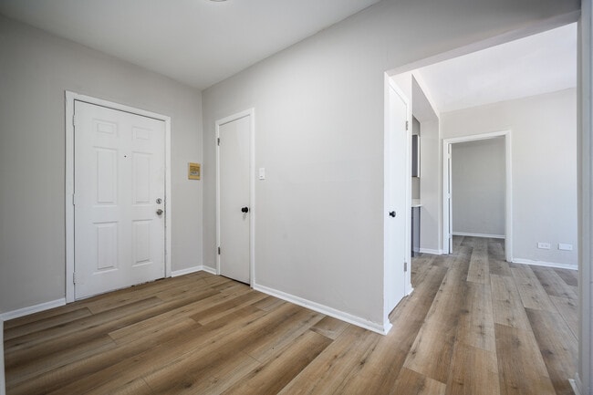 Building Photo - 1206 W 83rd St