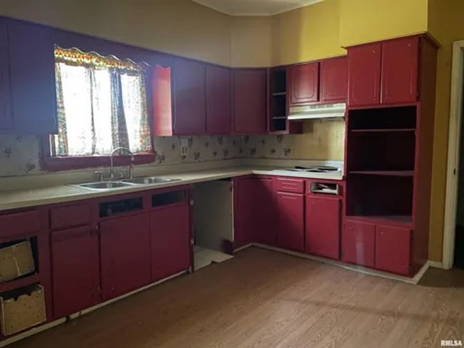 Building Photo - Great Location! $1,500 Down / $690 Month