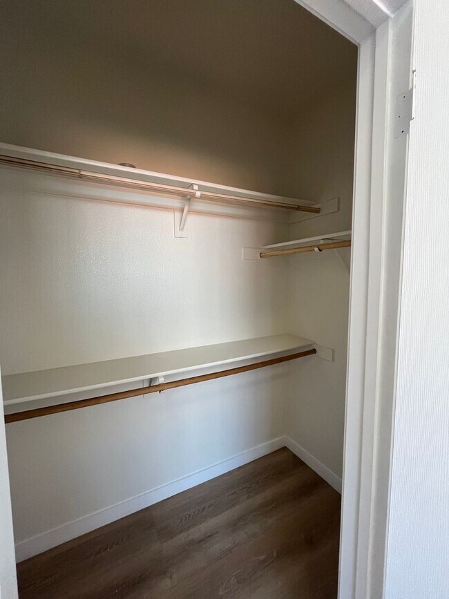 Building Photo - 2065 Banjo Dr