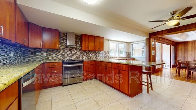 Building Photo - 254A Kuliouou Rd