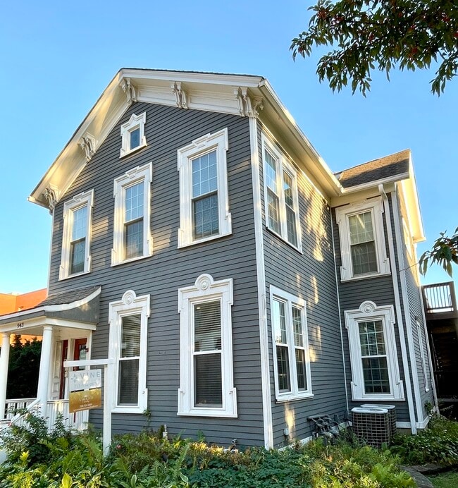 Primary Photo - 943 Maple Ave