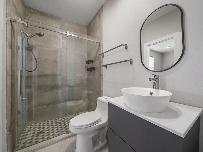 Building Photo - 3006 Chenevert St