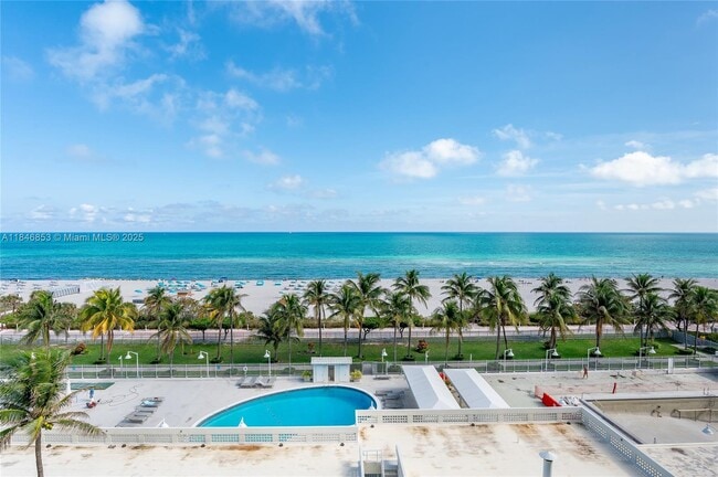 Building Photo - 2899 Collins Ave
