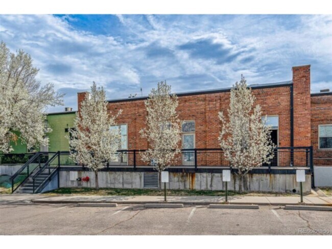 Building Photo - 1111 Osage St