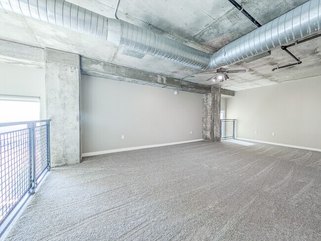 Building Photo - 2000 Bagby St