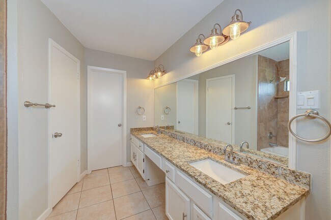 Building Photo - One Story Rental Home located near FM 78 and Walzem available for asap move in!