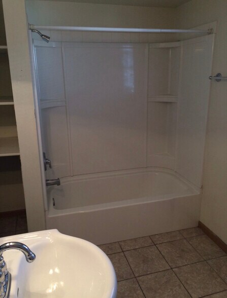 Building Photo - 1611 Charles St