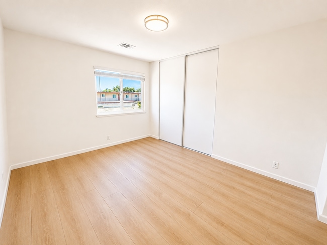Building Photo - Townhome has been remodeled top to bottom, everything brand new!