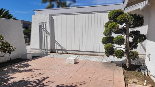 Building Photo - Beautifull 4 Bed 2 Bath In UTC Area