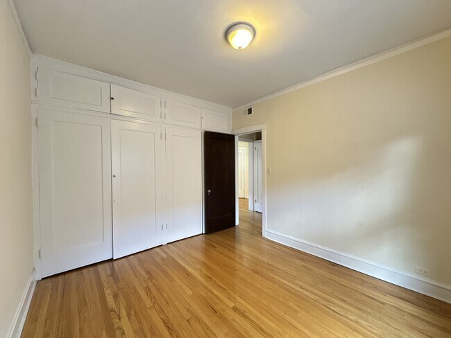 Building Photo - 1312 Oak Ave