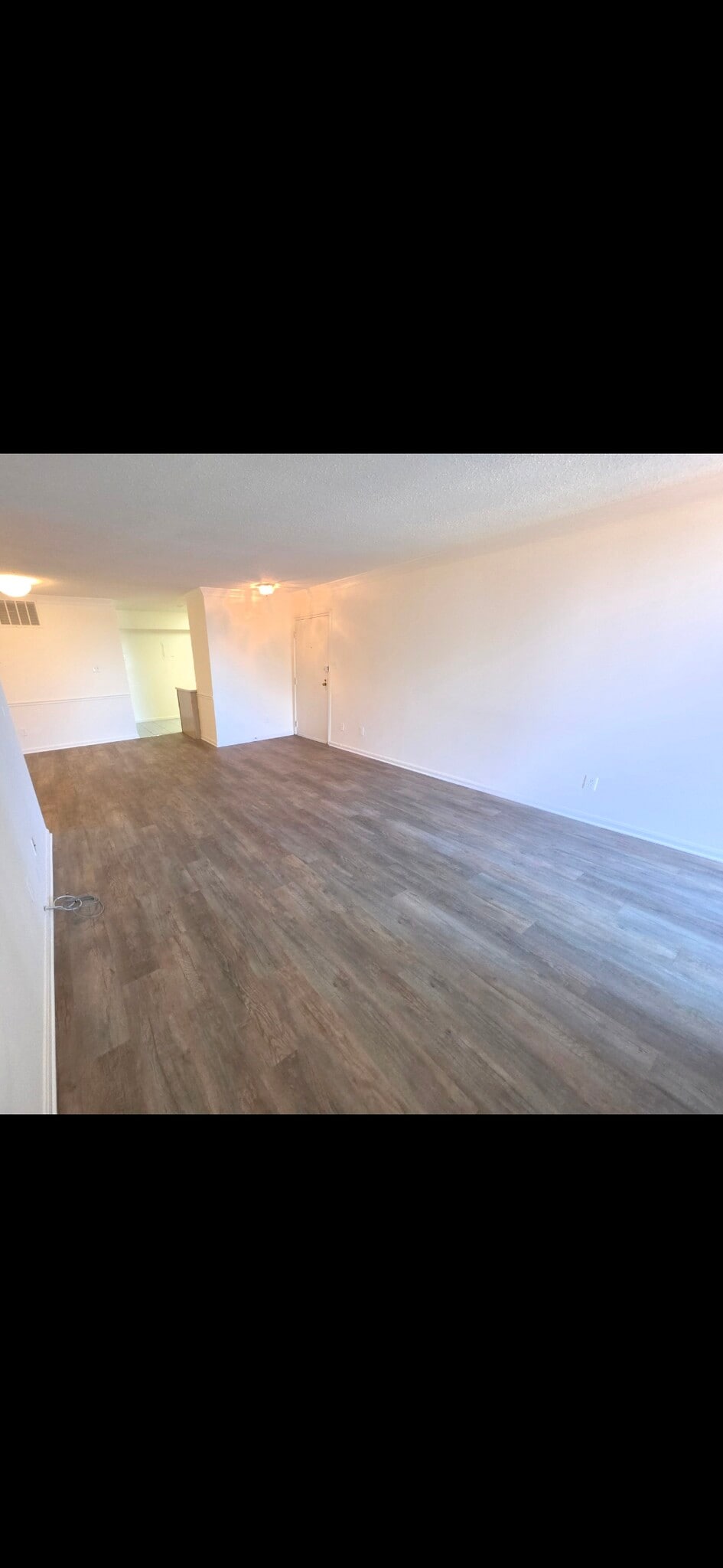 Living room/Dining Room - 3115 Patrick Henry Dr