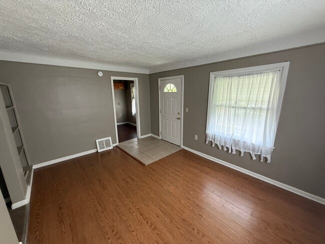 Building Photo - 182 Crystal Lake Dr