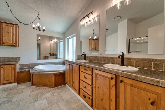 Building Photo - Escape to the Country – Beautiful 3 Bed, 2...