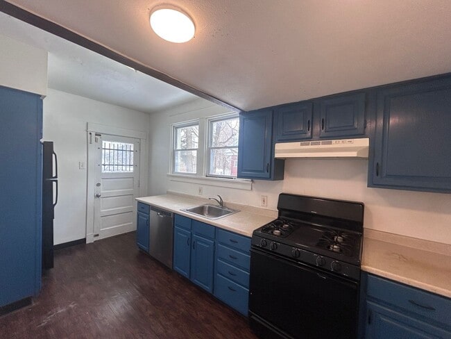 Building Photo - Updated 3 Bedroom Home l Marhsall Shadeland