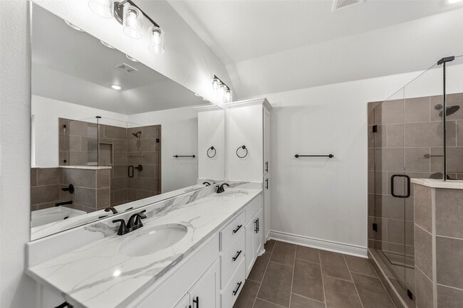 Building Photo - 1301 Brad Kellar Dr