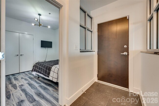 Building Photo - 333 W Trade St