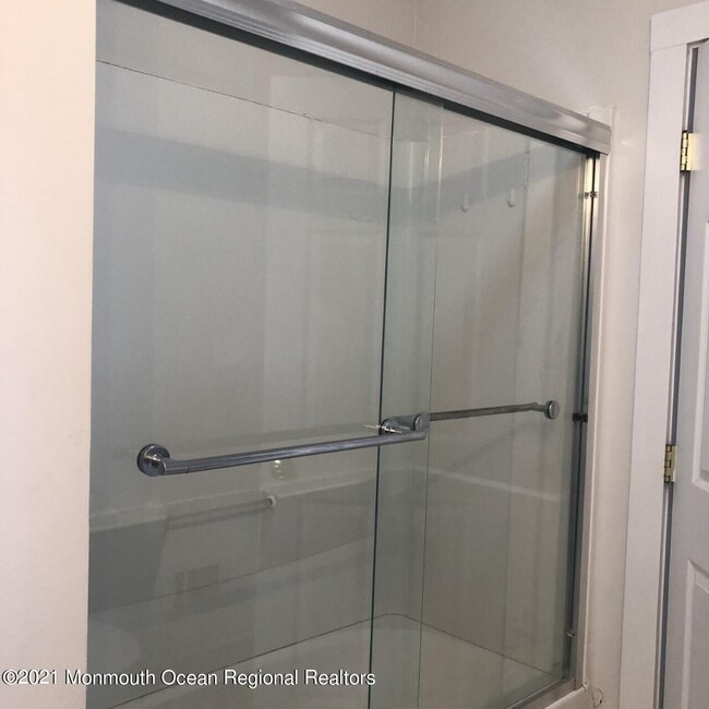 Building Photo - 497 Sycamore Ave