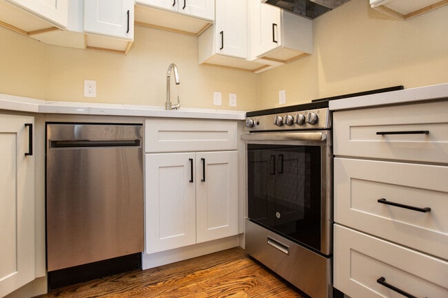 Building Photo - 977 Pine