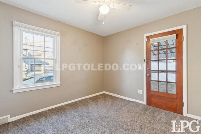 Building Photo - 4336 Lyman Ave