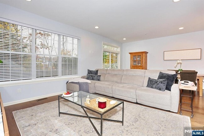 Building Photo - 4 Masterson Ct