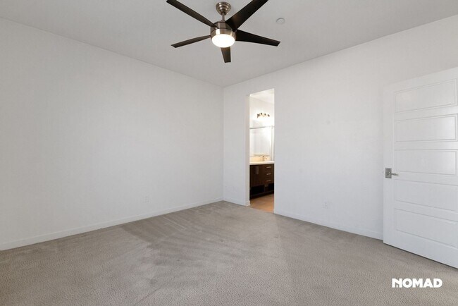 Building Photo - Luxury Townhome in Solaire/Old Creek Ranch...