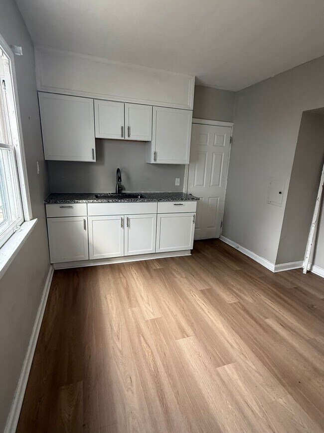 Building Photo - 5 Bedroom on Cleveland's East Side