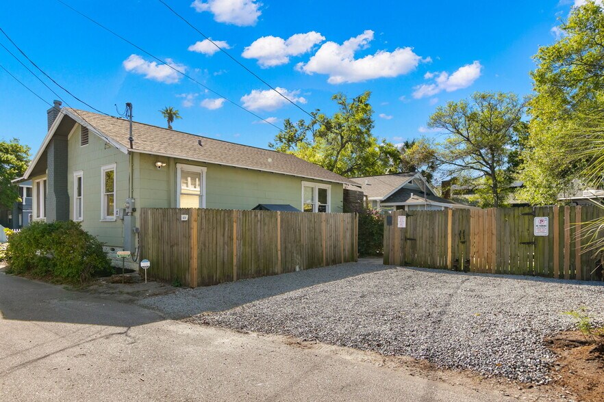 Building Photo - 620 15th St N