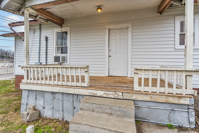 Building Photo - 400 W Front St