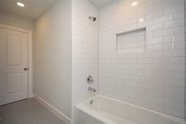 Building Photo - 6810 Northampton Way