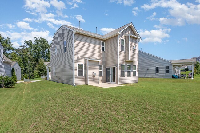 Building Photo - Beautiful 3BR 2.5BA plus a spacious loft! ...
