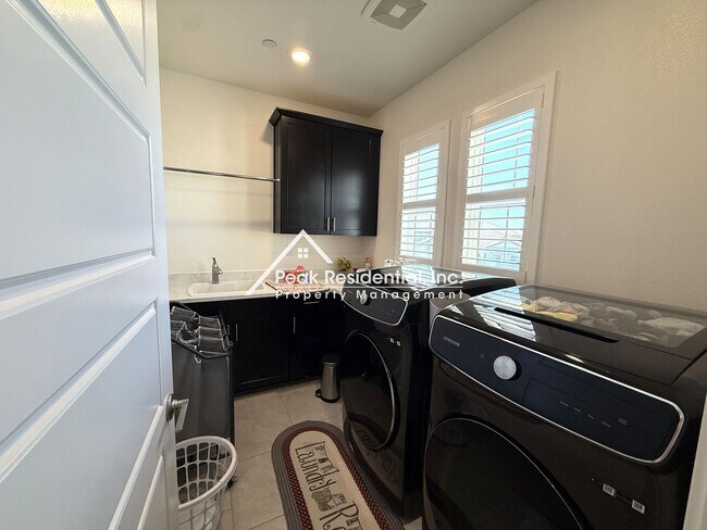 Building Photo - 3535 Heron Ct