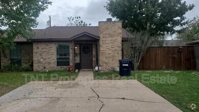 Building Photo - 607 San Saba Ct