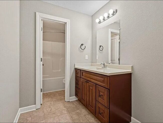 Building Photo - 10518 Clubhouse Dr