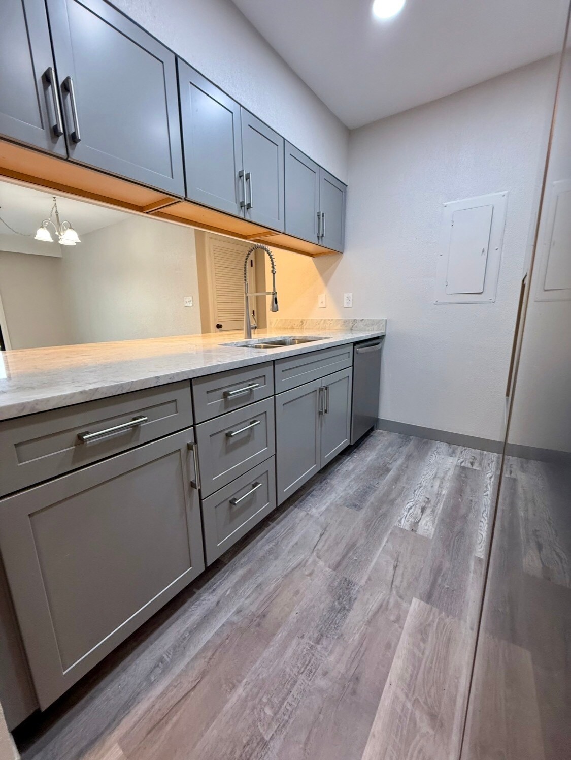 Kitchen - 2252 Burnway Rd