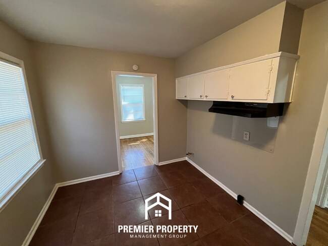 Building Photo - Charming 3BR Home w/ Hardwood Floors & Fenced Backyard