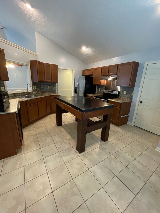Building Photo - Charming Home in Havelock