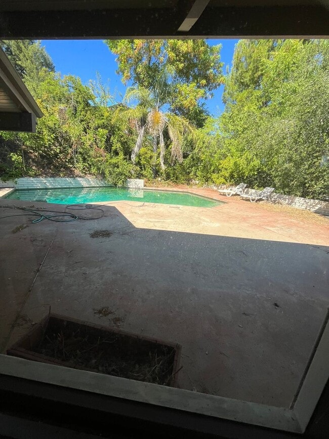 Building Photo - 4 bedroom and 4 bathroom house in LA Canada, California