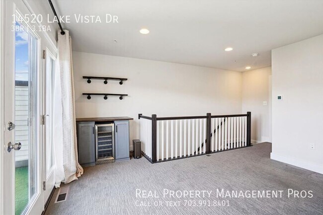 Building Photo - 14520 Lake Vista Dr