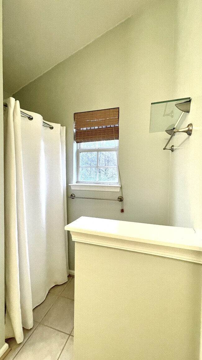 Building Photo - 2248 Ships Crossing