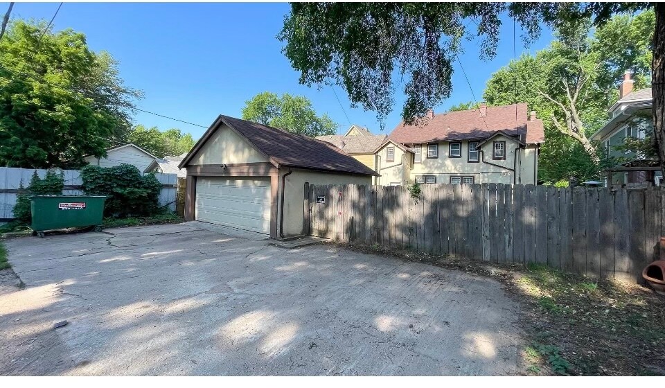 Building Photo - 1114 N Carlos St