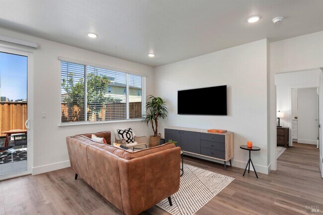 Building Photo - 1480 Wrigley Ave