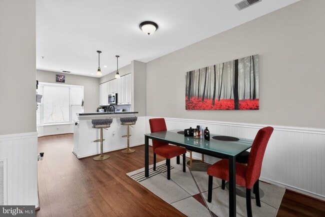 Building Photo - 1221 Rockland Ct