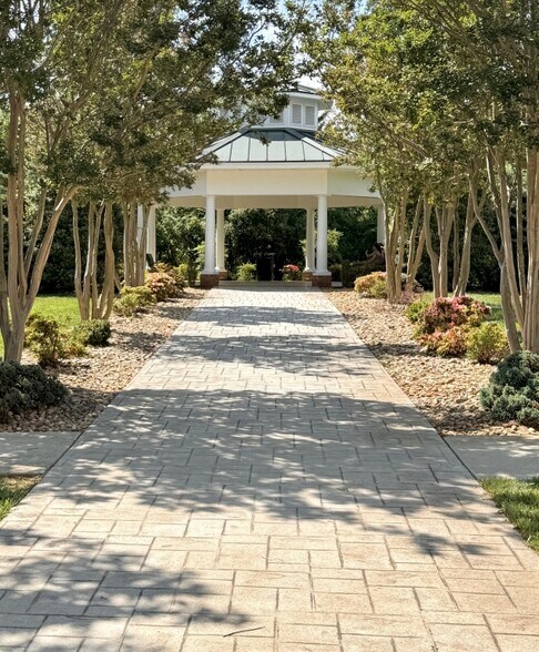 Building Photo - 102 Capstone Dr