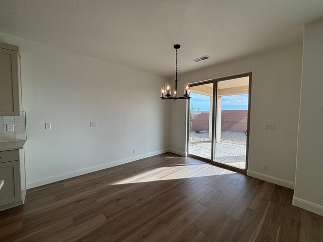 Building Photo - BRAND NEW HOME BY SAND HOLLOW FOR RENT!