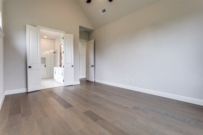 Building Photo - 709 Lexington Ln