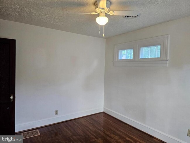 Building Photo - 406 Virginia Ave